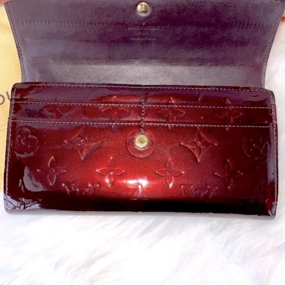 Louis Vuitton Amarante Vernis‎ Sarah Wallet